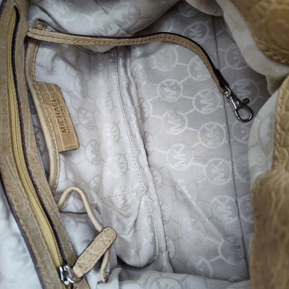 EUC Michael Kors Croc Embossed Handbag W/Jacquard Logo Lining With Dust Bag 🖤 - Picture 2 of 11